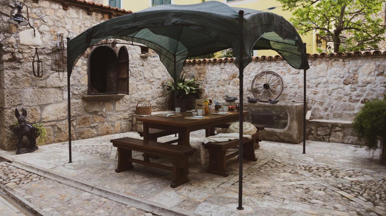 Scardona Rustica, Bed & Breakfast With Jacuzzi, Bbq And Free Parking In Skradin, Krka Apartamento Exterior foto